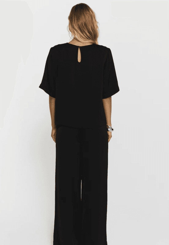 Leonie Satin Tee Black/ Twist&Tango