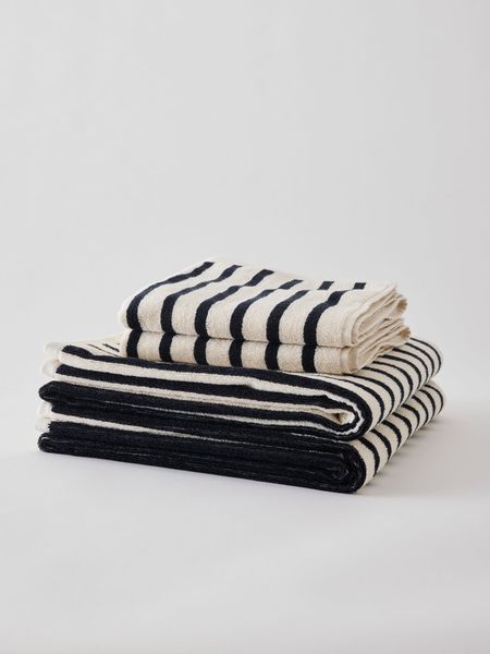 Bilde av Bonnie bath towel Black/ Tell Me More